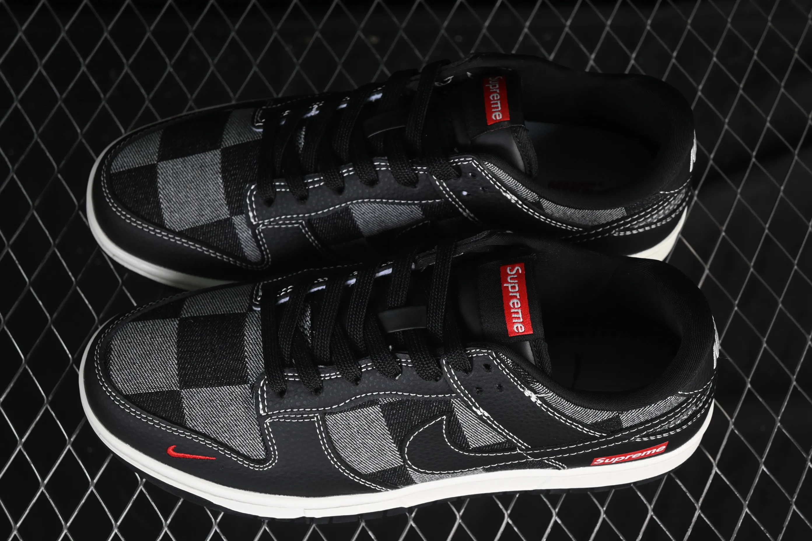 All categories Nk SB Dunk Series Nk SB Dunk Low High-end customized low-top sneakers Nike SB Dunk Low Sup co-branded black and gray style High-end customized low-top casual sneakers SC0601-462